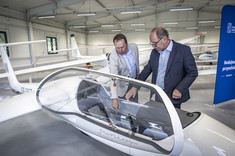 Nowy hangar Akademickiego Ośrodka Szybowcowego w Bezmiechowej