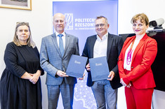 Od lewej: prof. PRz A. Sikora, prof. J. Sęp, M. Bednarz, dr inż. arch. J. Dudek,