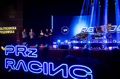 Od lewej.B. Miller, Prof. PRz, Prof. J. Sęp, zespół PRz Racing,