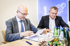 Od lewej: prof. J. Sęp, M. Bednarz,